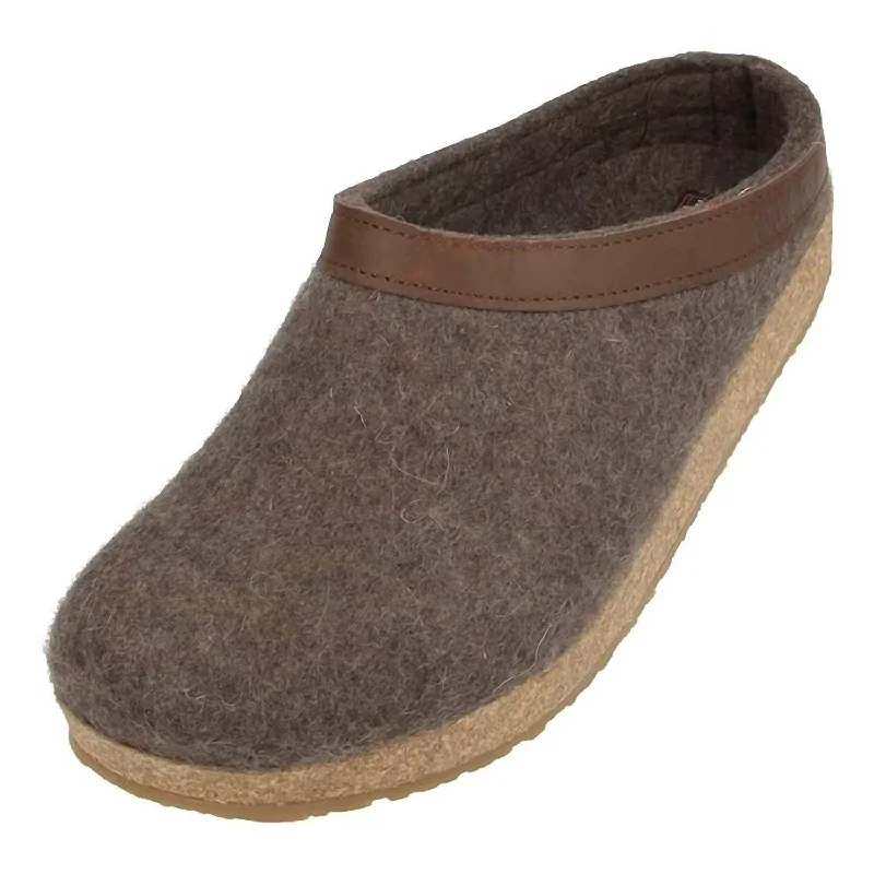 Grizzly Clog With Closed Heel In Smokey Brown